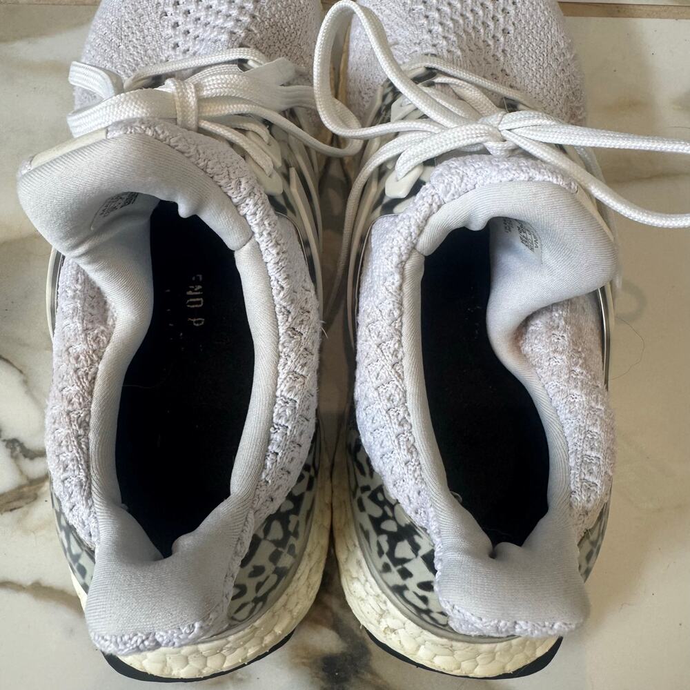Adidas Women’s Ultraboost 5.0 DNA Cloud White Core Black Running Shoes Size 9 - Picture 6 of 10
